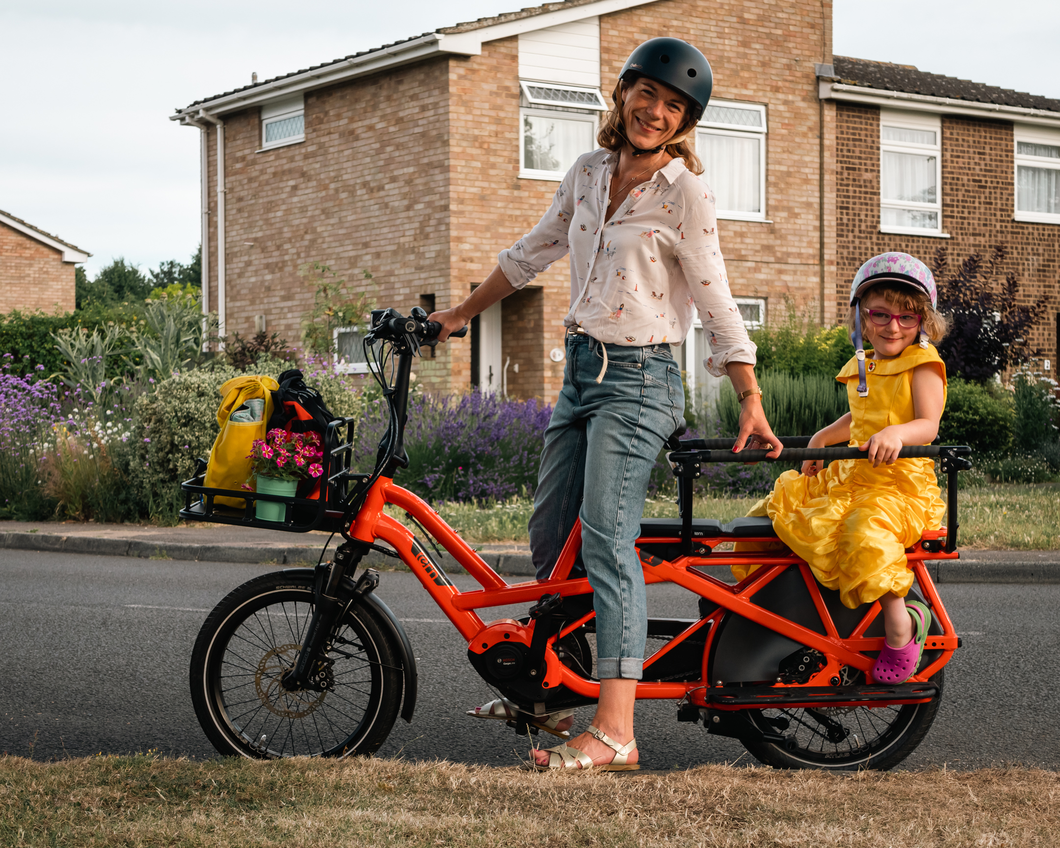 Caz Conneller and dauhgter Mathilda on Tern GSD ecargo bikes from- read full review