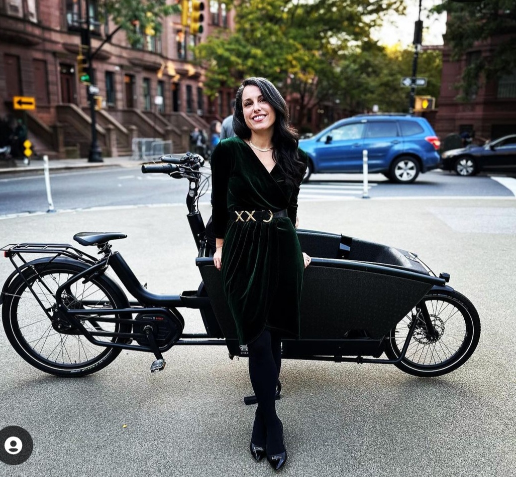 Cargo Bike Momma reviews The Urban Arrow famil Electric Cargo Bike for She's Electric